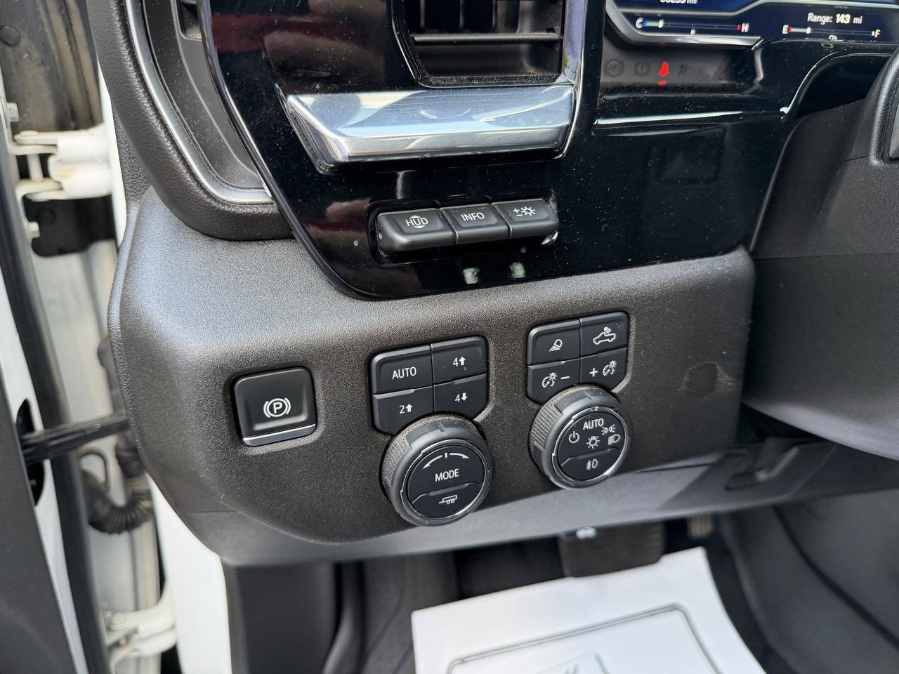 Used 2024 Chevrolet Silverado 2500 LTZ w/ LTZ Convenience Package AWD/4WD image 16
