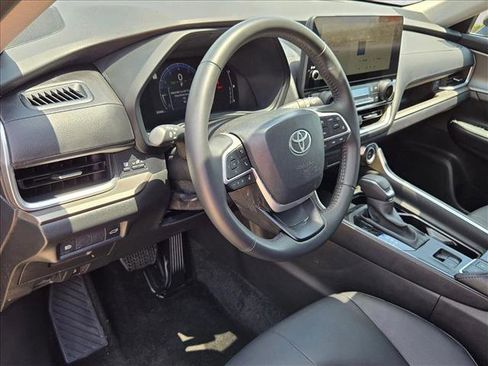 Used 2025 Toyota Grand Highlander FWD image 8