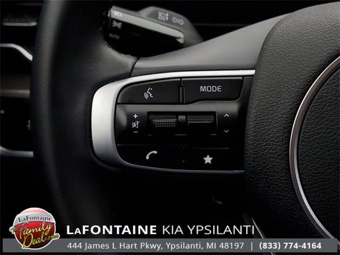 Certified 2025 Kia Sportage EX image 21
