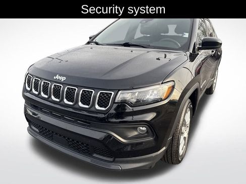 Certified 2023 Jeep Compass Latitude image 9