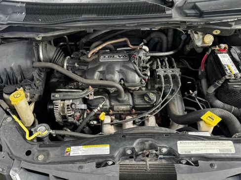 Used 2010 Chrysler Town & Country Touring Plus image 30