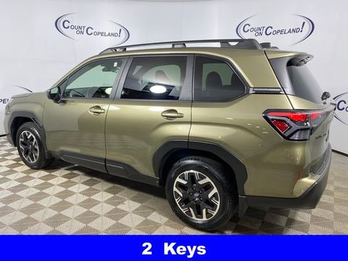 Used 2025 Subaru Forester Premium AWD/4WD image 4