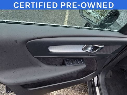 Certified 2025 Volvo XC40 B5 Core AWD/4WD image 3