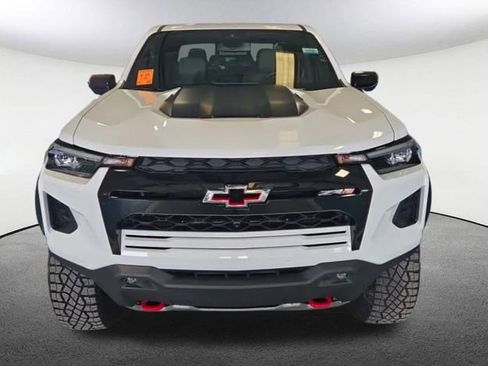 Used 2025 Chevrolet Colorado ZR2 w/ Technology Package AWD/4WD image 2