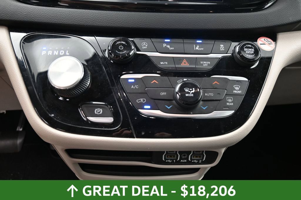 Used 2023 Chrysler Pacifica Touring-L FWD image 27
