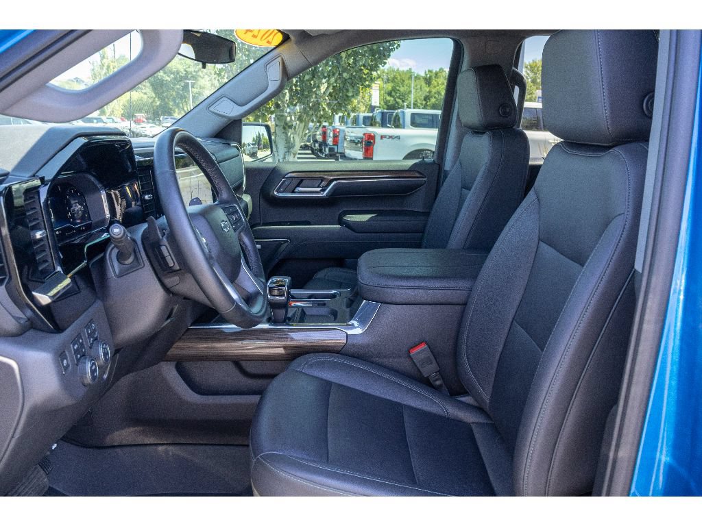 Used 2024 Chevrolet Silverado 1500 LT Trail Boss w/ LT Trail Boss Premium Package AWD/4WD image 15