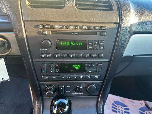 Used 2005 Ford Thunderbird image 23
