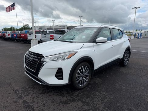 Used 2023 Nissan Kicks SV FWD image 1