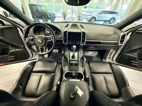 Used 2017 Porsche Cayenne S Platinum w/ Premium Package Plus (Pjy) AWD/4WD image 18