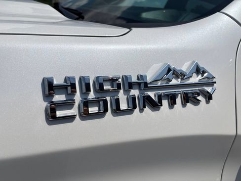 Used 2024 Chevrolet Silverado 1500 High Country w/ High Country Premium Package AWD/4WD image 30