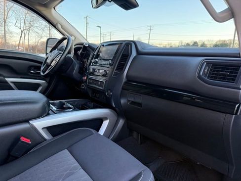 Used 2023 Nissan Titan SV w/ SV Convenience Package image 17