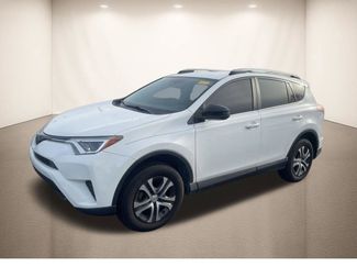 Used 2018 Toyota RAV4 LE video 2