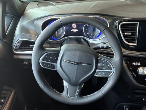 New 2026 Chrysler Pacifica Select AWD/4WD image 21