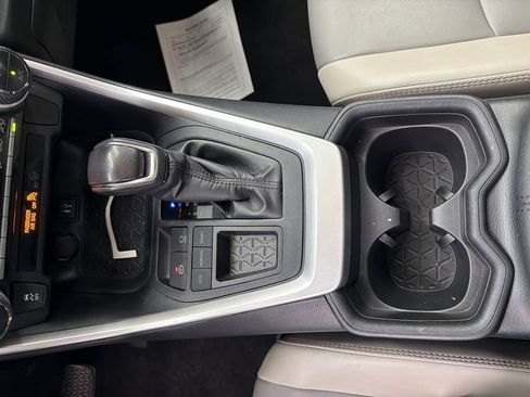 Used 2019 Toyota RAV4 XLE Premium image 33