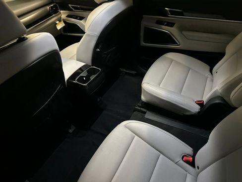 Used 2025 Kia Telluride S image 16