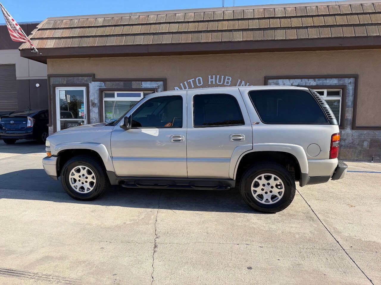 Used 2004 Chevrolet Tahoe Z71 w/ Z71 Preferred Equipment Group AWD/4WD image 6