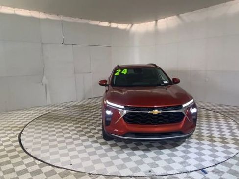 Used 2024 Chevrolet Trax LT w/ Driver Confidence Package FWD image 6