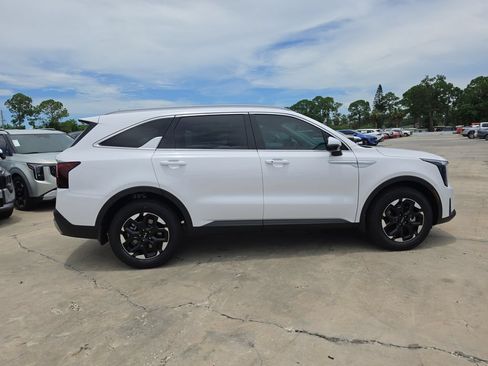 New 2026 Kia Sorento S FWD image 9