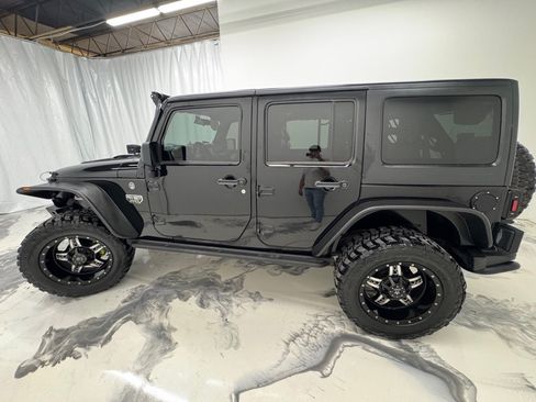 Used 2012 Jeep Wrangler Unlimited Rubicon AWD/4WD image 5