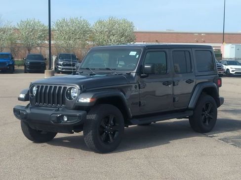Used 2021 Jeep Wrangler Unlimited Sahara AWD/4WD image 7