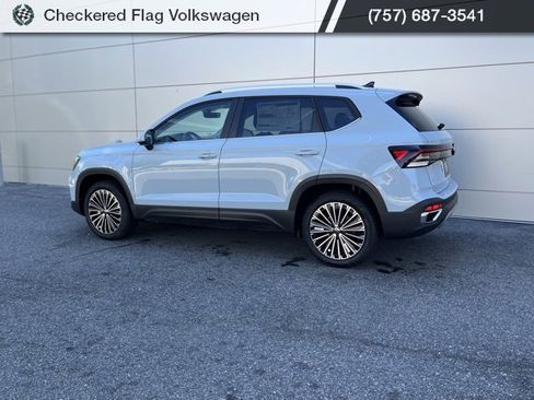 New 2025 Volkswagen Taos SE image 16