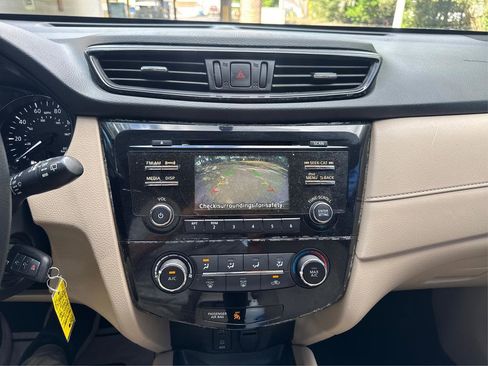 Used 2017 Nissan Rogue S w/ S Appearance Package image 19