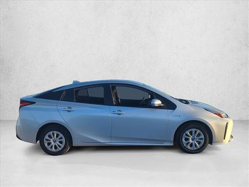 Certified 2022 Toyota Prius LE image 4