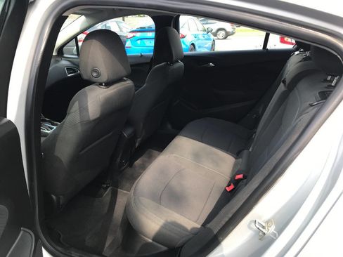 Used 2017 Chevrolet Cruze LT w/ Convenience Package FWD image 10