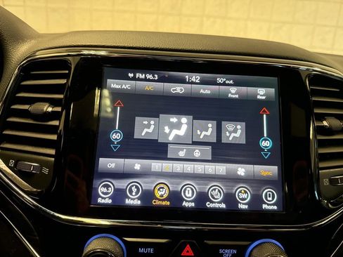 Used 2019 Jeep Grand Cherokee Limited image 15