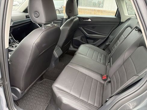 Used 2023 Volkswagen Jetta SE w/ Panoramic Sunroof Package FWD image 5