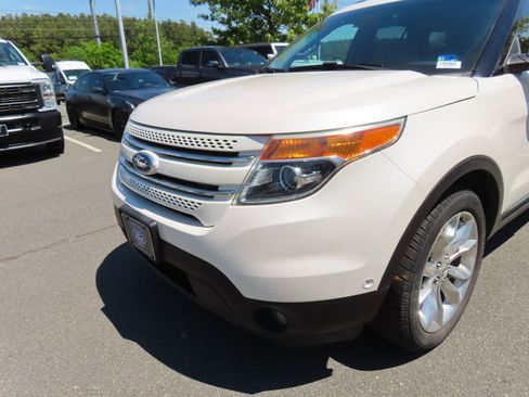 Used 2015 Ford Explorer Limited w/ Equipment Group 302A AWD/4WD image 9