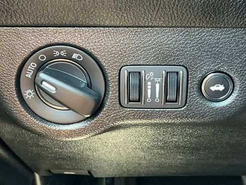 Used 2023 Dodge Challenger SXT RWD image 27