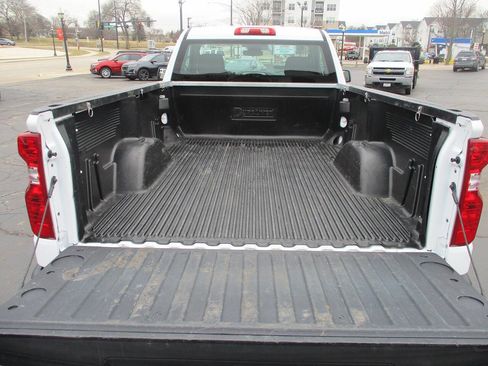Used 2025 Chevrolet Silverado 1500 W/T image 9