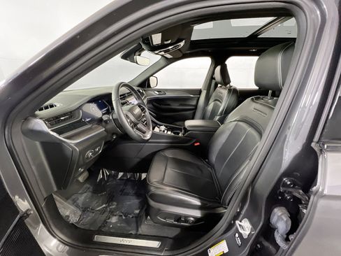 Used 2022 Jeep Grand Cherokee Overland image 21