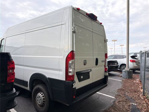 Used 2025 RAM ProMaster 2500 w/ Convenience Group FWD image 4