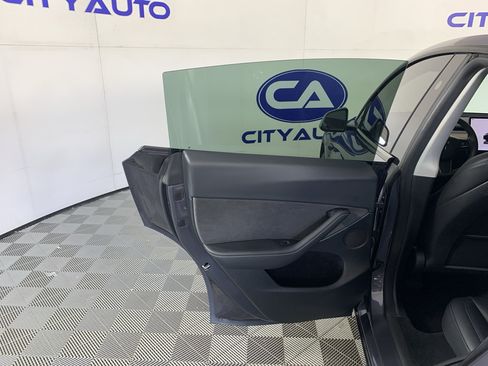 Used 2023 Tesla Model Y Long Range AWD/4WD image 27