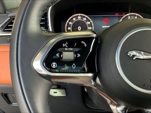 Used 2025 Jaguar F-PACE R-Dynamic S image 21