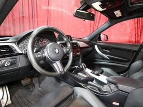 Used 2018 BMW 330i Sedan w/ M Sport Package RWD image 11