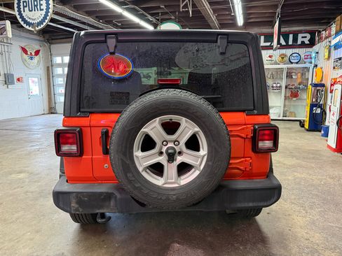 Used 2019 Jeep Wrangler Sport image 4