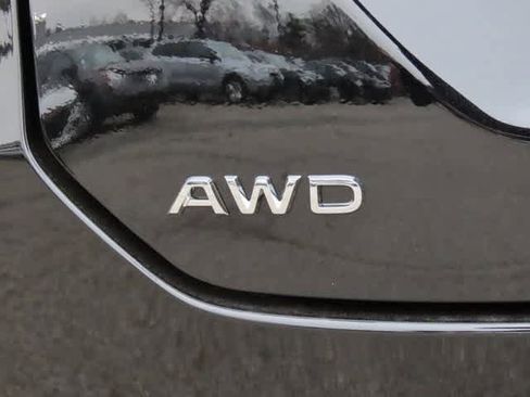 New 2025 Honda Pilot Touring image 9