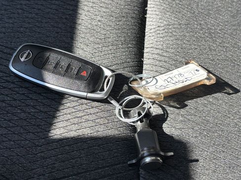 Used 2025 Nissan Rogue SV image 21