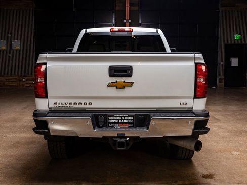 Used 2015 Chevrolet Silverado 2500 LTZ w/ LTZ Plus Package image 7