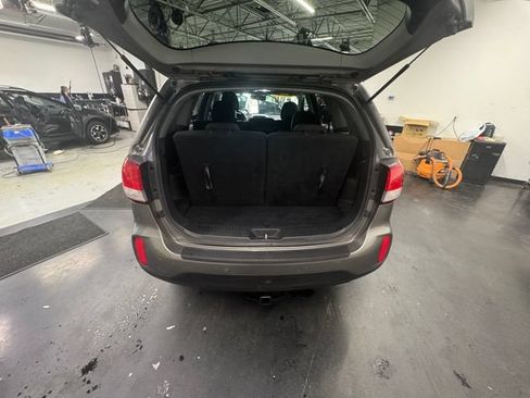 Used 2014 Kia Sorento LX AWD/4WD image 16