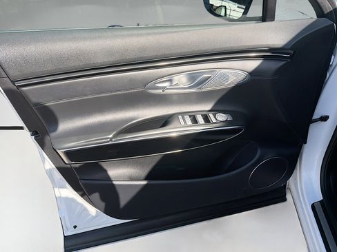 Used 2025 Genesis GV70 2.5T image 18