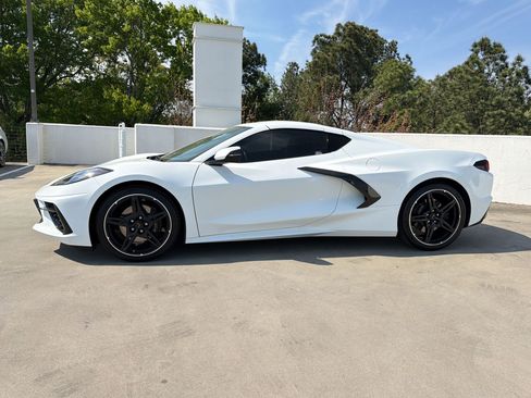 Used 2024 Chevrolet Corvette Stingray Premium Cpe w/ 3LT RWD image 2