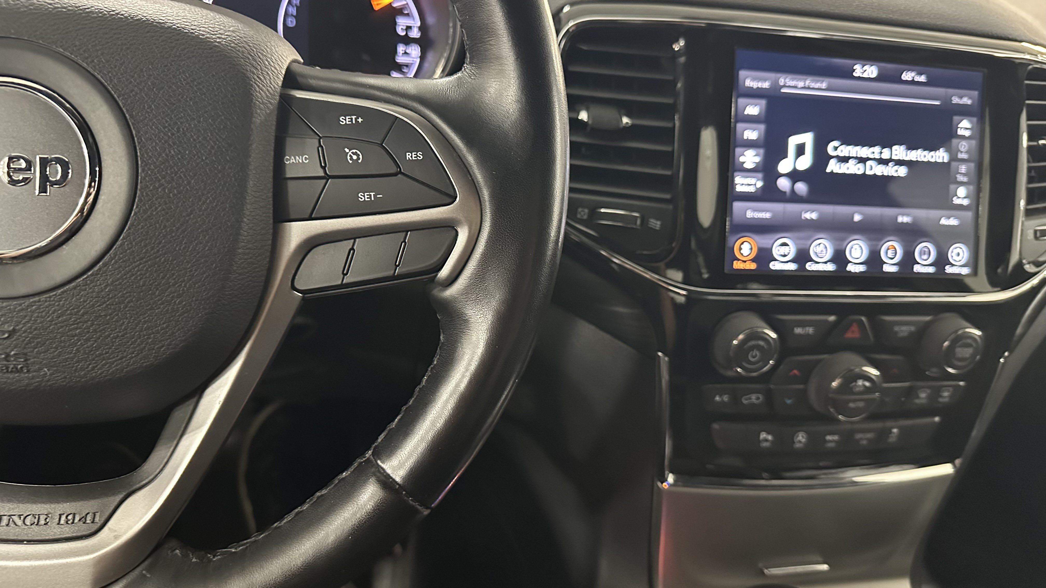 Used 2021 Jeep Grand Cherokee Laredo X AWD/4WD image 21