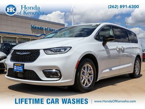 Used 2024 Chrysler Pacifica Touring-L FWD image 1
