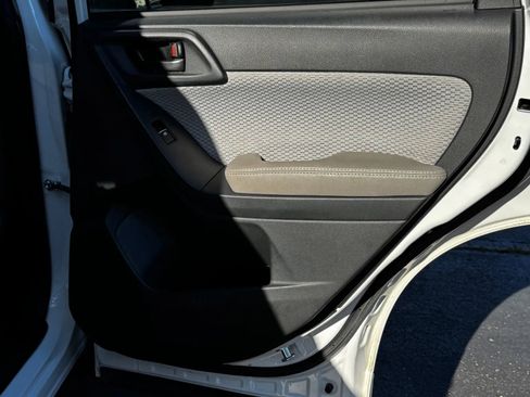 Used 2017 Subaru Forester 2.5i Premium w/ All-Weather Package image 12