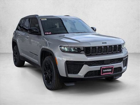 New 2026 Jeep Grand Cherokee Altitude image 6