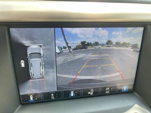Used 2022 GMC Acadia Denali w/ Denali Ultimate Package AWD/4WD image 17
